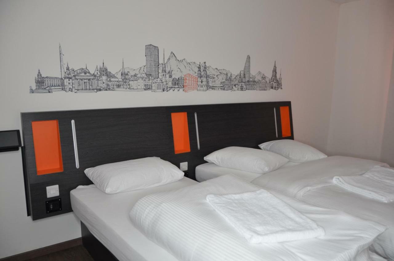 Easyhotel West Hotell 2*